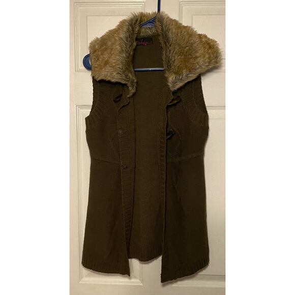 Takeout Sweaters - Takeout brown knit vest with fur collar.‎ Size XL